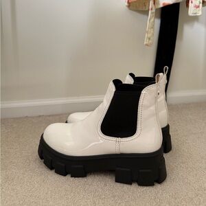 Sam Edelman White and Black Chunky Ankle Boots